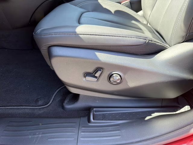 2026 Red Hot Pearlcoat Chrysler Pacifica Select FWD Van