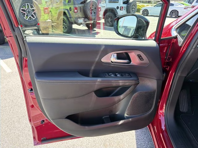2026 Red Hot Pearlcoat Chrysler Pacifica Select FWD Van