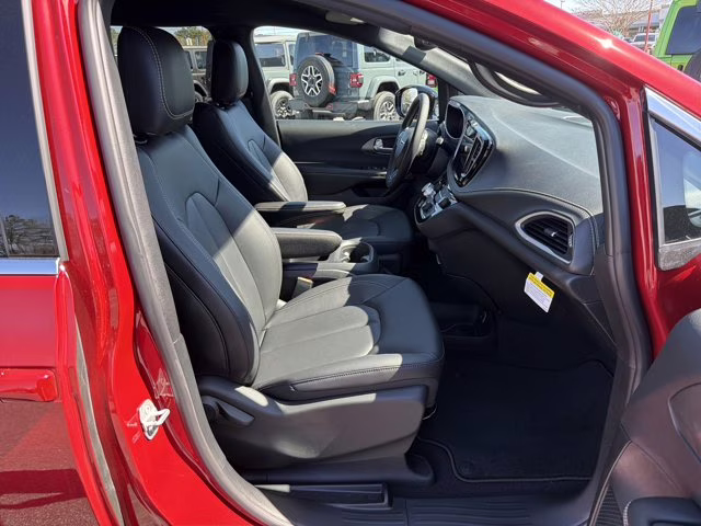 2026 Red Hot Pearlcoat Chrysler Pacifica Select FWD Van
