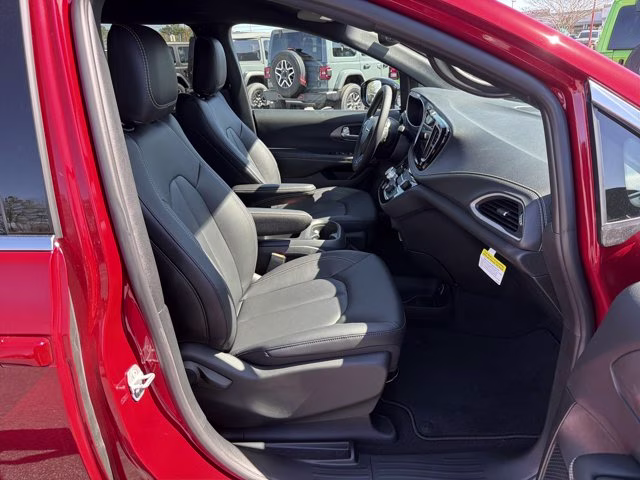 2026 Red Hot Pearlcoat Chrysler Pacifica Select FWD Van