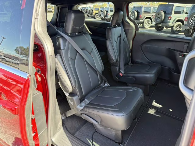 2026 Red Hot Pearlcoat Chrysler Pacifica Select FWD Van