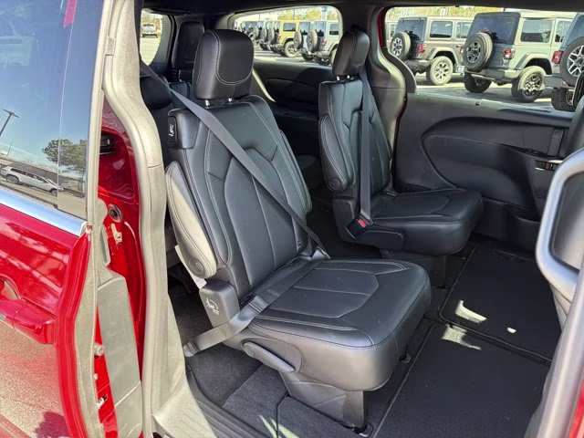 2026 Red Hot Pearlcoat Chrysler Pacifica Select FWD Van