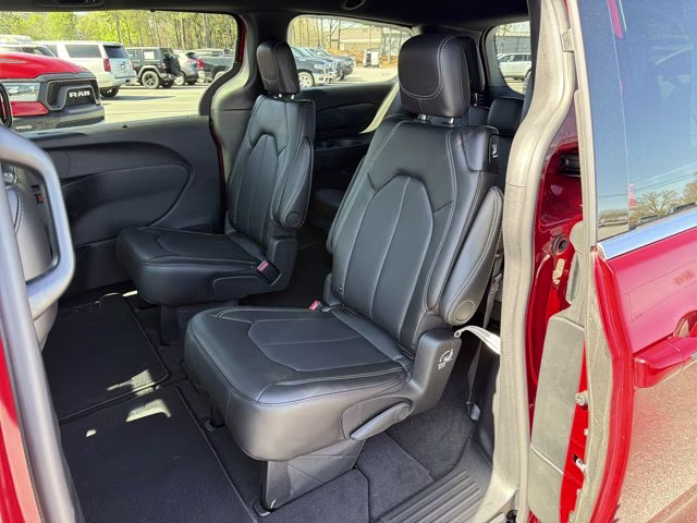 2026 Red Hot Pearlcoat Chrysler Pacifica Select FWD Van
