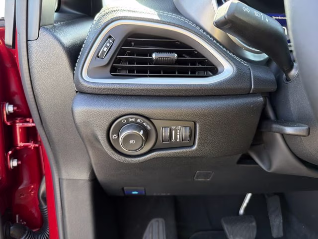 2026 Red Hot Pearlcoat Chrysler Pacifica Select FWD Van