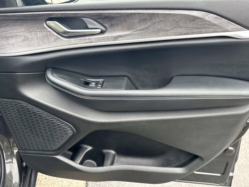 2023 Rocky Mountain Pearlcoat Jeep Grand Cherokee L Limited 4X4 SUV