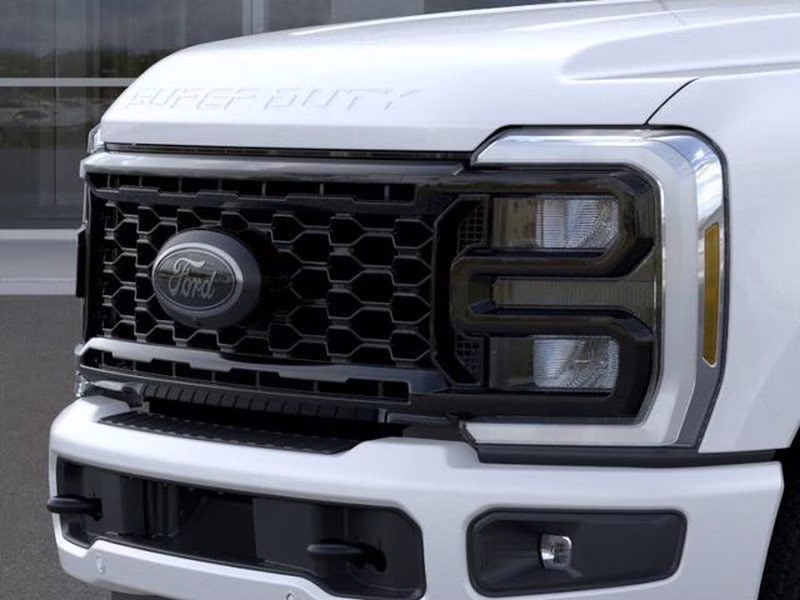 2026 Star White Metallic Tri-Coat Ford Super Duty F-350 SRW LARIAT 4X4 Truck