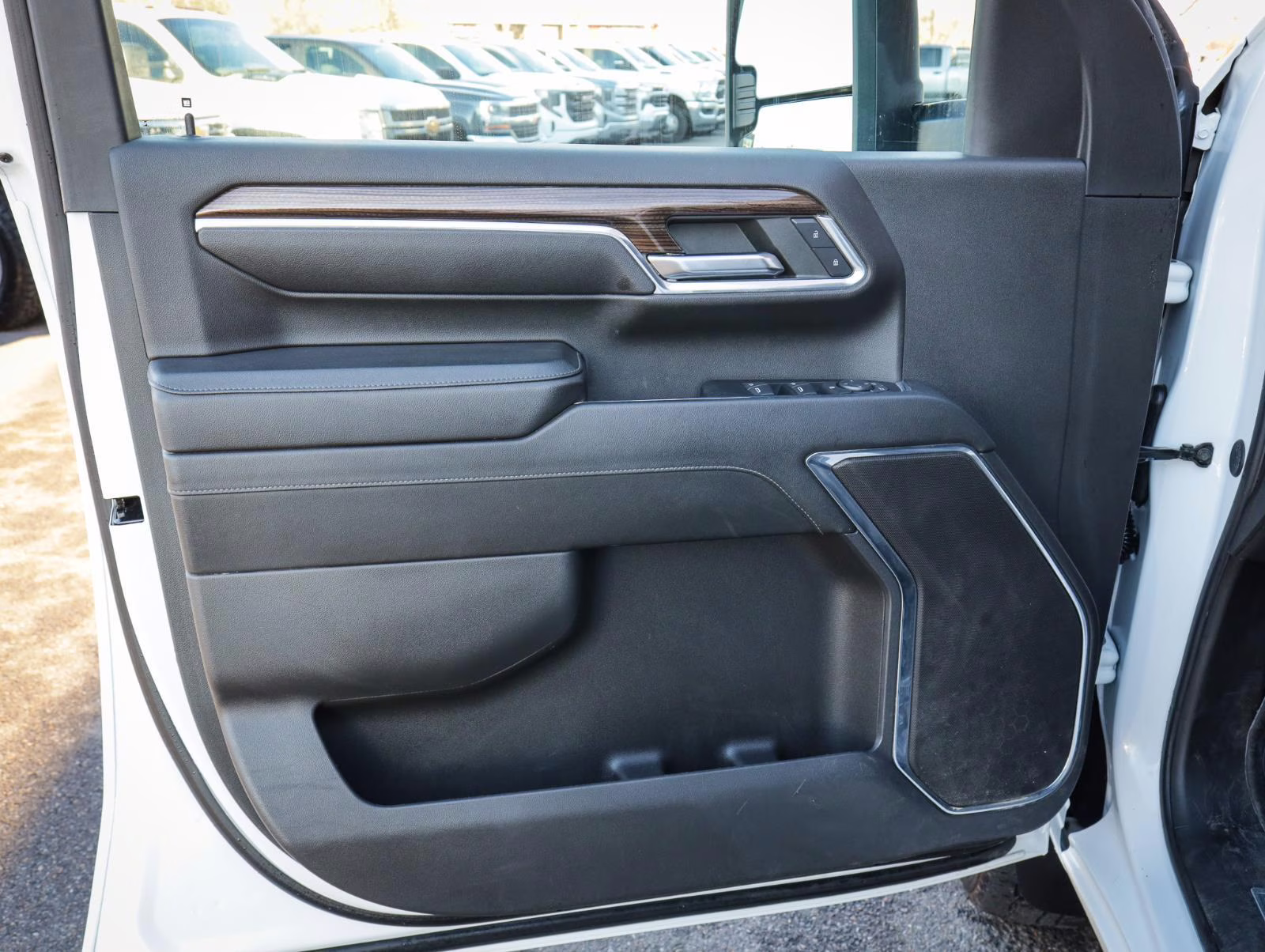 2024 Summit White Chevrolet Silverado 2500HD LT 4X4 Truck