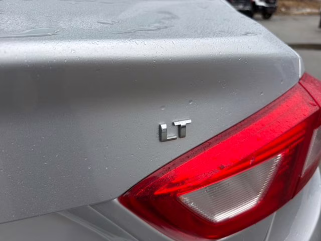 2016 Silver Ice Metallic Chevrolet Cruze LT FWD Sedan