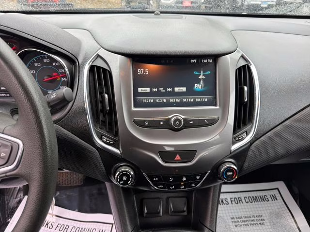 2016 Silver Ice Metallic Chevrolet Cruze LT FWD Sedan