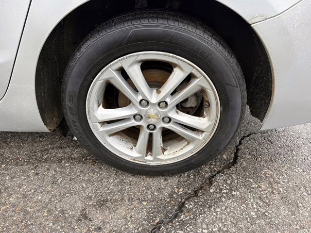 2016 Silver Ice Metallic Chevrolet Cruze LT FWD Sedan
