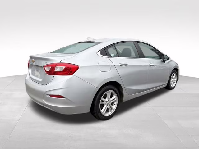 2016 Silver Ice Metallic Chevrolet Cruze LT FWD Sedan