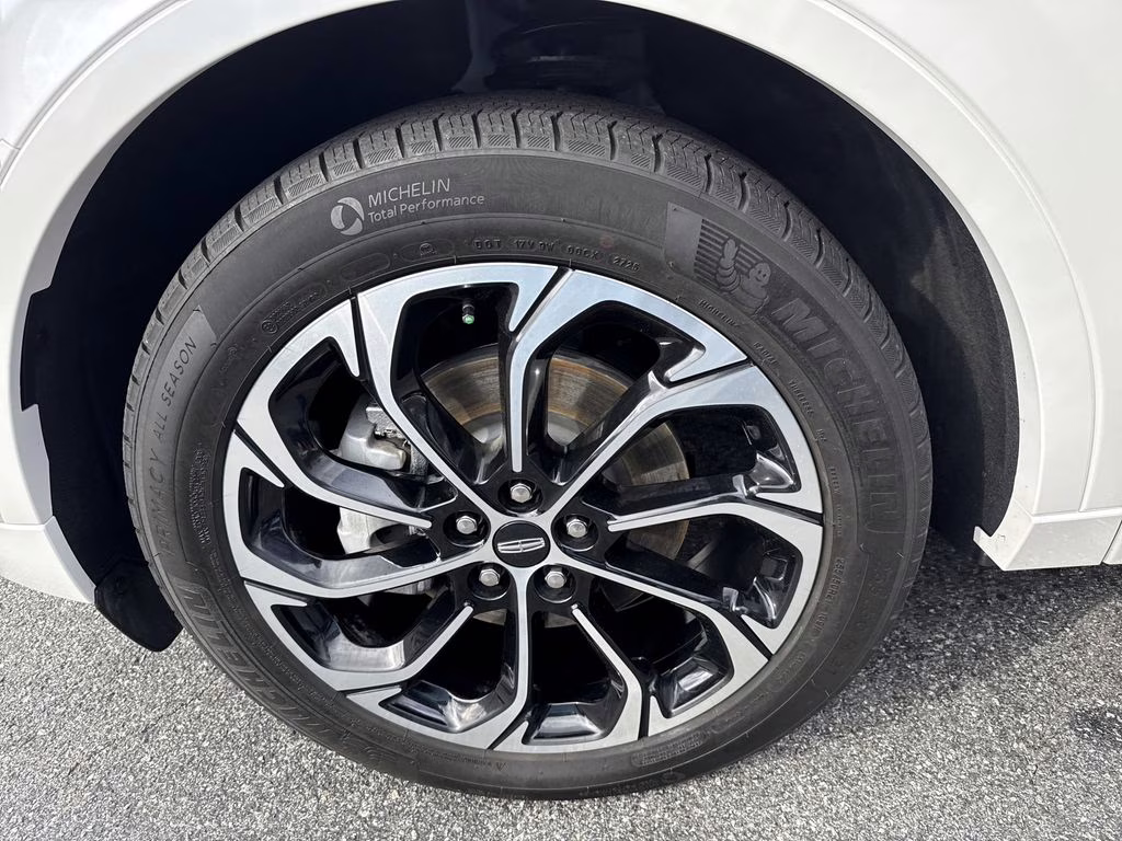 2026 White Platinum Clearcoat Metallic Lincoln Nautilus Reserve AWD SUV