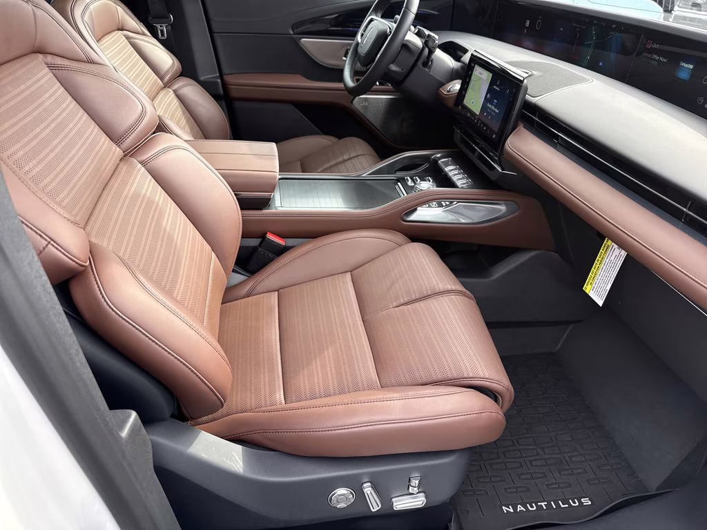 2026 White Platinum Clearcoat Metallic Lincoln Nautilus Reserve AWD SUV