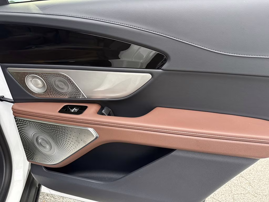 2026 White Platinum Clearcoat Metallic Lincoln Nautilus Reserve AWD SUV