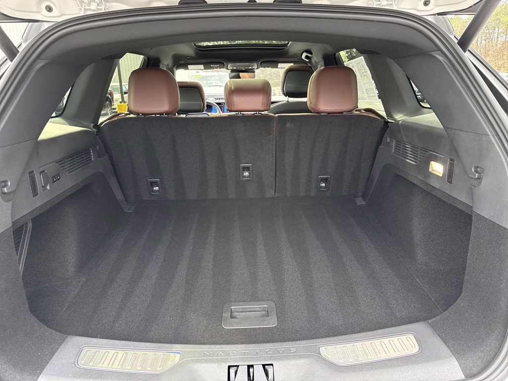 2026 White Platinum Clearcoat Metallic Lincoln Nautilus Reserve AWD SUV