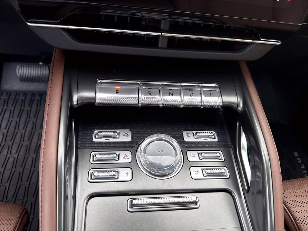 2026 White Platinum Clearcoat Metallic Lincoln Nautilus Reserve AWD SUV