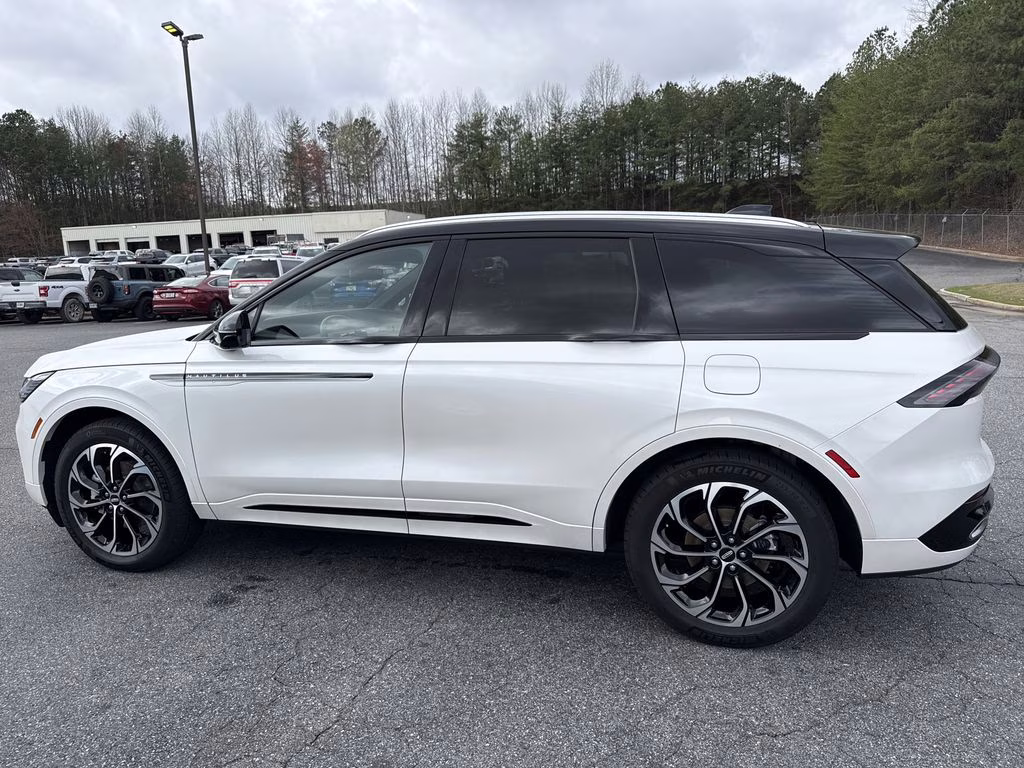 2026 White Platinum Clearcoat Metallic Lincoln Nautilus Reserve AWD SUV