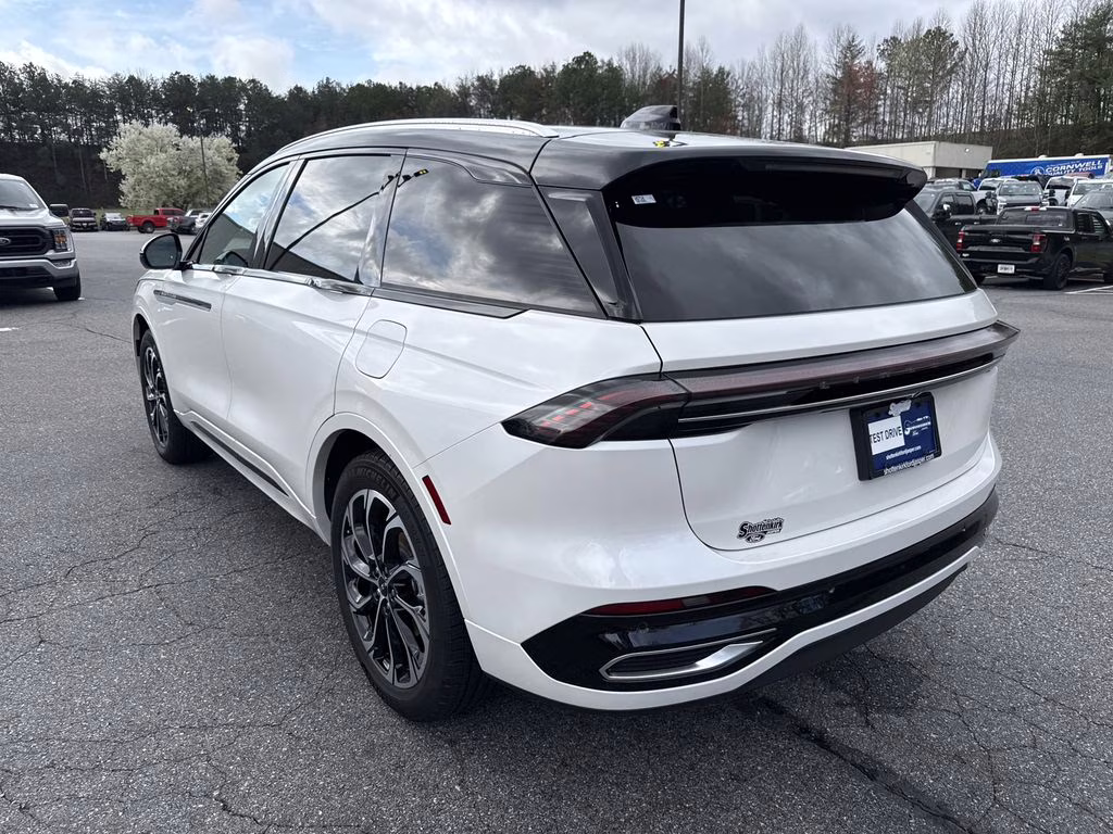 2026 White Platinum Clearcoat Metallic Lincoln Nautilus Reserve AWD SUV