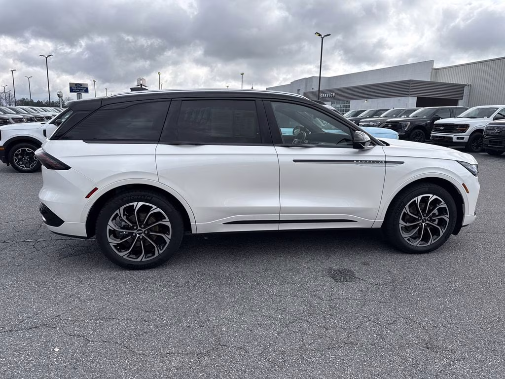 2026 White Platinum Clearcoat Metallic Lincoln Nautilus Reserve AWD SUV
