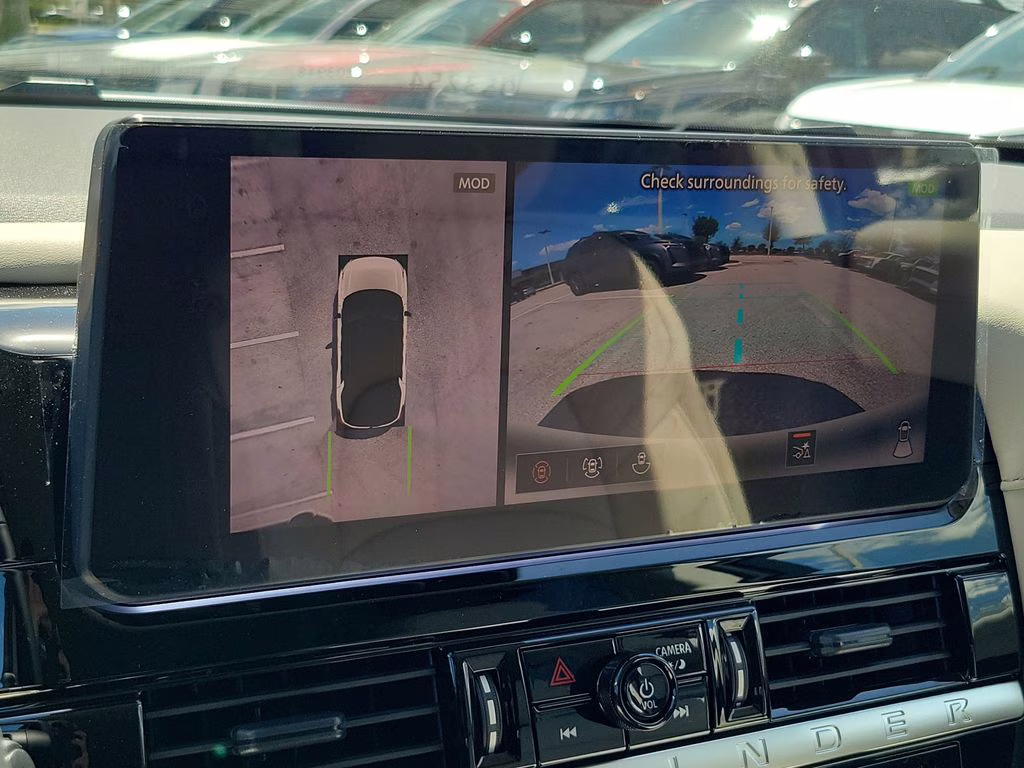 2026 Everest White Pearl Tricoat Nissan Pathfinder SL FWD SUV