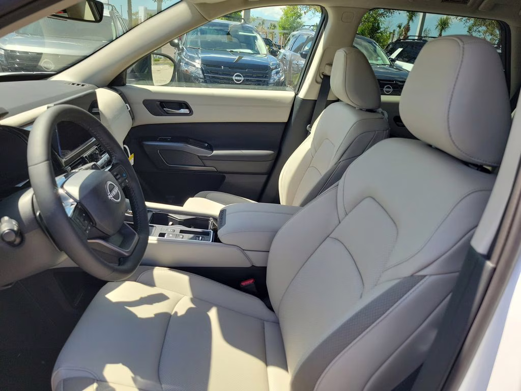 2026 Everest White Pearl Tricoat Nissan Pathfinder SL FWD SUV