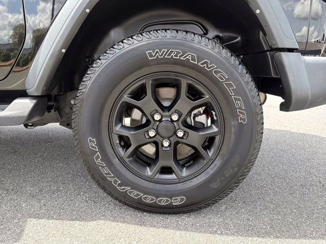 2022 Black Clearcoat Jeep Wrangler Willys 4X4 Convertible