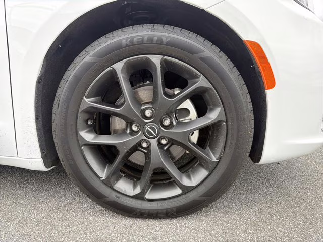 2025 Bright White Clearcoat Chrysler Pacifica Limited FWD Van