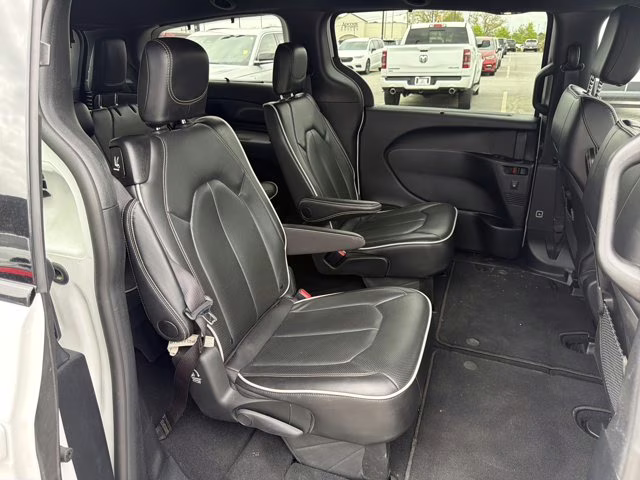 2025 Bright White Clearcoat Chrysler Pacifica Limited FWD Van