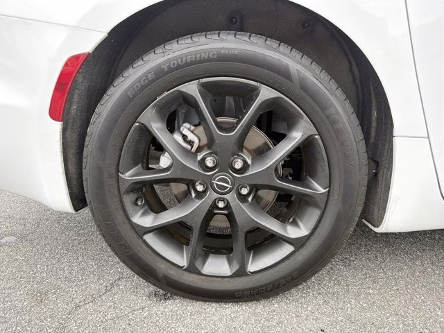 2025 Bright White Clearcoat Chrysler Pacifica Limited FWD Van