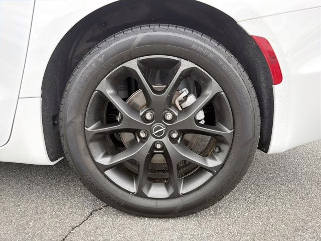 2025 Bright White Clearcoat Chrysler Pacifica Limited FWD Van