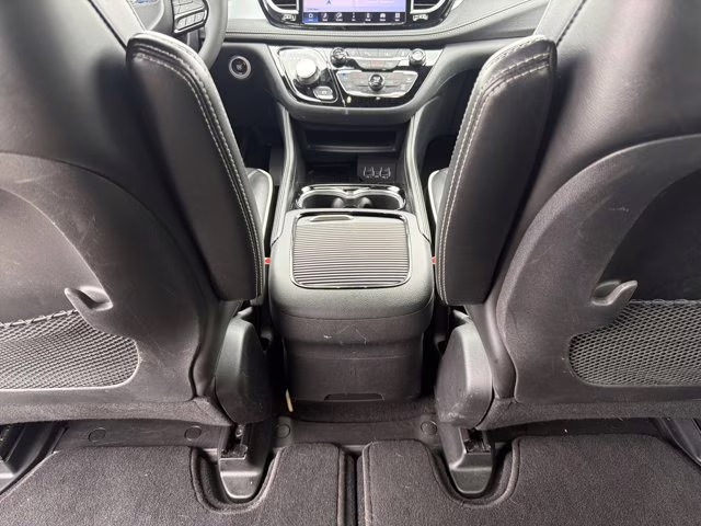 2025 Bright White Clearcoat Chrysler Pacifica Limited FWD Van