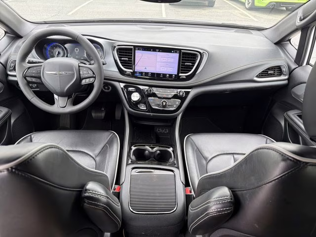 2025 Bright White Clearcoat Chrysler Pacifica Limited FWD Van