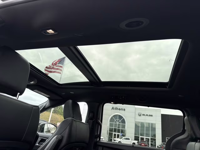 2025 Bright White Clearcoat Chrysler Pacifica Limited FWD Van