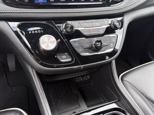 2025 Bright White Clearcoat Chrysler Pacifica Limited FWD Van