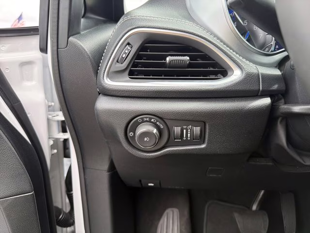 2025 Bright White Clearcoat Chrysler Pacifica Limited FWD Van