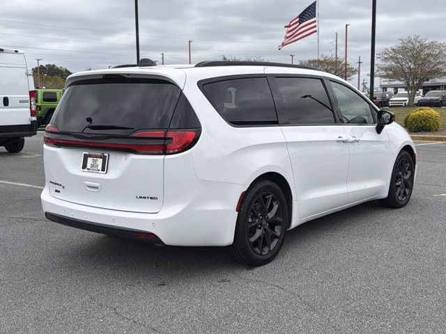 2025 Bright White Clearcoat Chrysler Pacifica Limited FWD Van