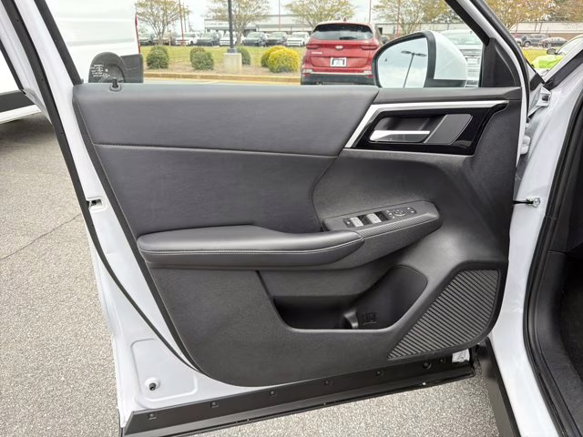 2024 White Mitsubishi Outlander SE FWD SUV