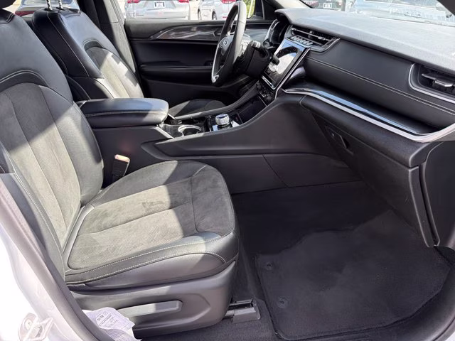 2023 Bright White Clearcoat Jeep Grand Cherokee L Altitude RWD SUV