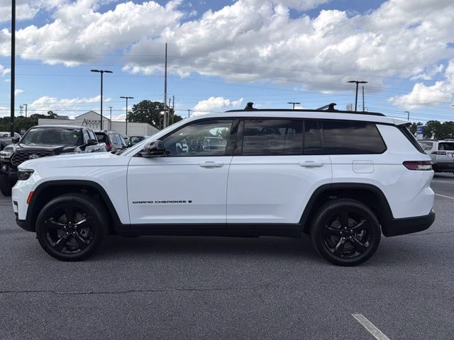 2023 Bright White Clearcoat Jeep Grand Cherokee L Altitude RWD SUV