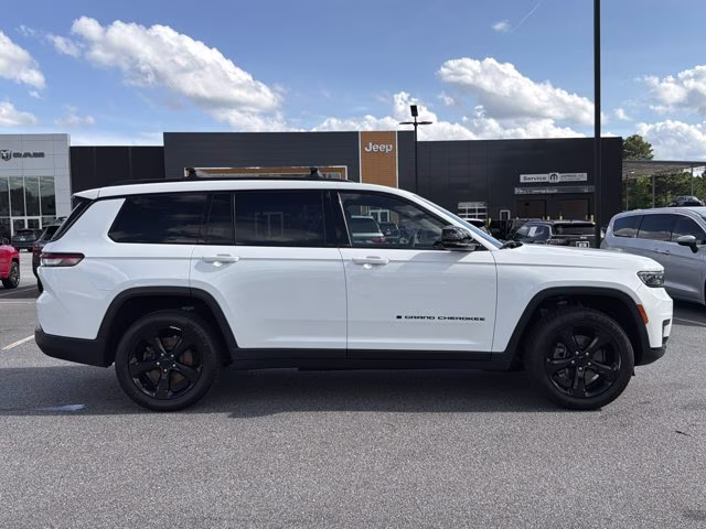2023 Bright White Clearcoat Jeep Grand Cherokee L Altitude RWD SUV