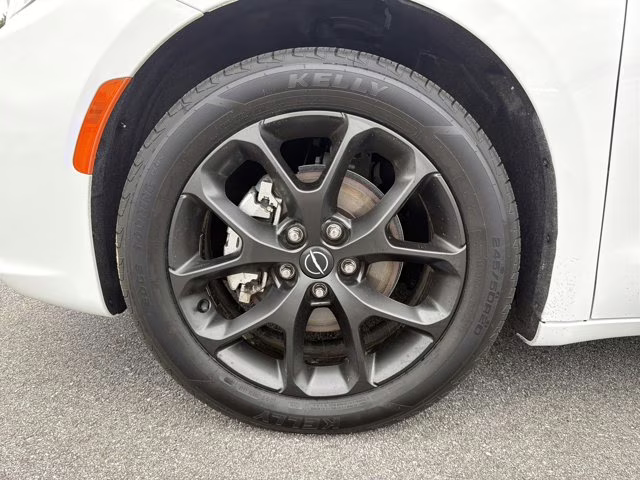 2025 Bright White Clearcoat Chrysler Pacifica Limited FWD Van