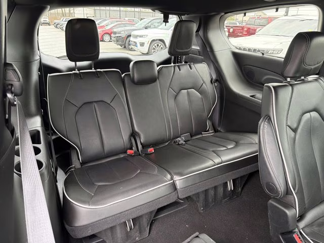 2025 Bright White Clearcoat Chrysler Pacifica Limited FWD Van