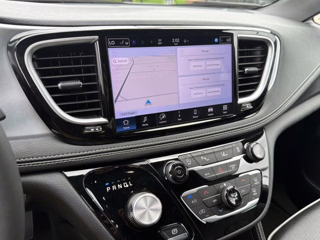 2025 Bright White Clearcoat Chrysler Pacifica Limited FWD Van