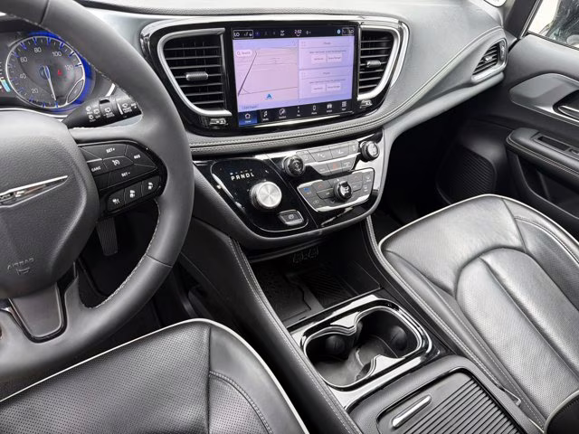 2025 Bright White Clearcoat Chrysler Pacifica Limited FWD Van