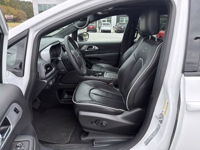 2025 Bright White Clearcoat Chrysler Pacifica Limited FWD Van