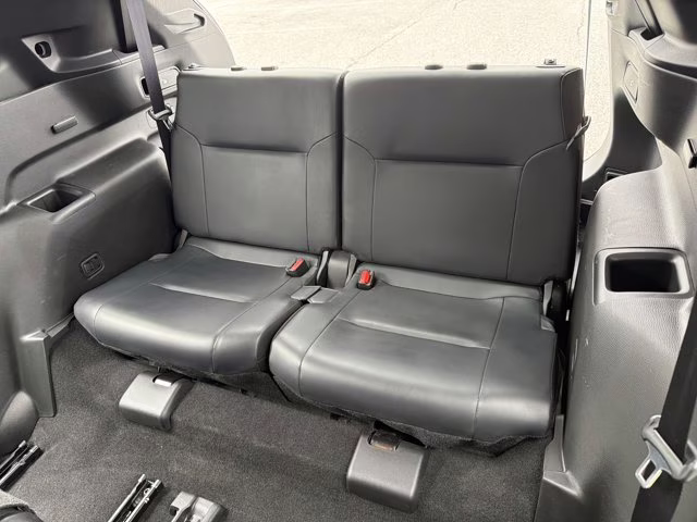 2024 White Mitsubishi Outlander SE FWD SUV