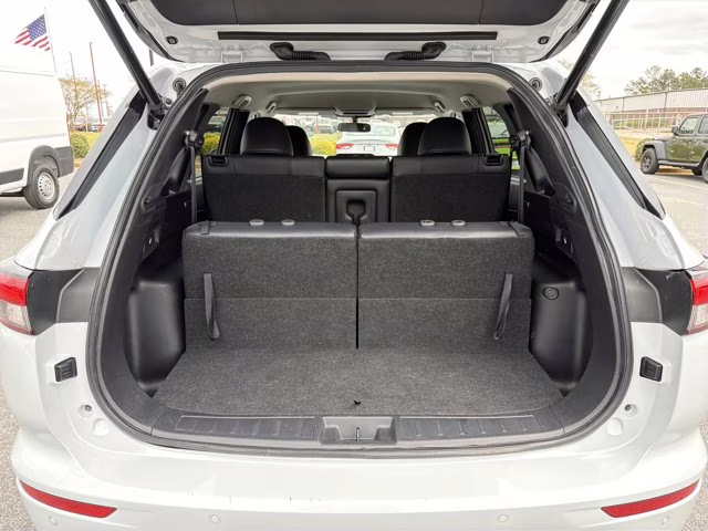 2024 White Mitsubishi Outlander SE FWD SUV