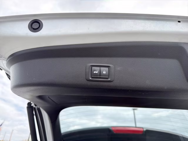 2024 White Mitsubishi Outlander SE FWD SUV