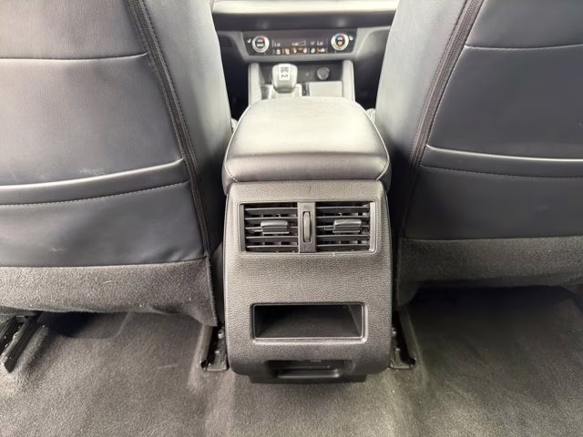 2024 White Mitsubishi Outlander SE FWD SUV