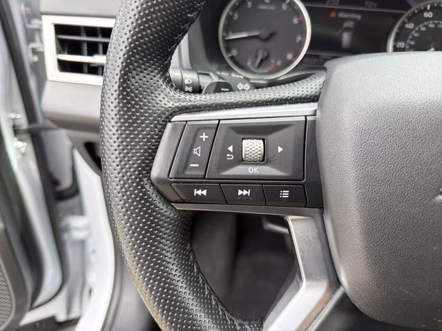 2024 White Mitsubishi Outlander SE FWD SUV